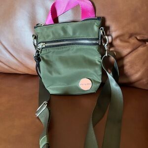 Shortylove crossbody (shorthand) style